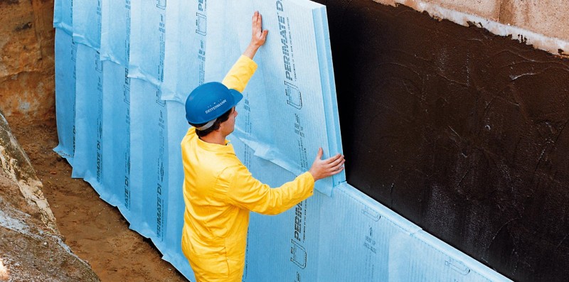 Unscheinbare Arbeit, deutliche Wirkung: Die Dämmung der Kelleraußenwand erhöht den Wohnkomfort erheblich. Foto: FPX Fachvereinigung Polystyrol-Extruderschaumstoff