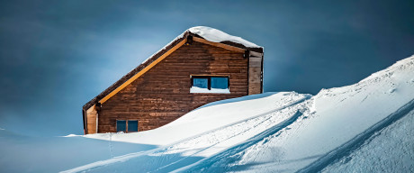 Ein Haus im Schnee